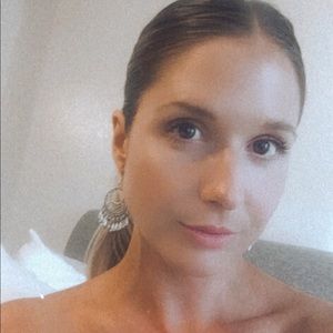 Meet your Posher, Alexis